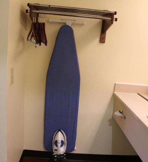 身障者適用キングサイズベッドルーム, Super 8 By Wyndham Dublin