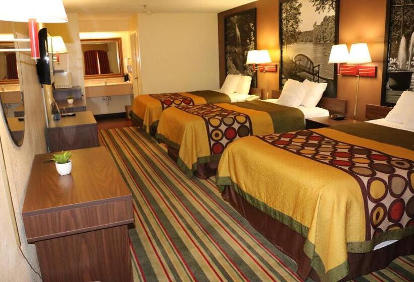 スタンダードスタジオ, Super 8 By Wyndham Dublin