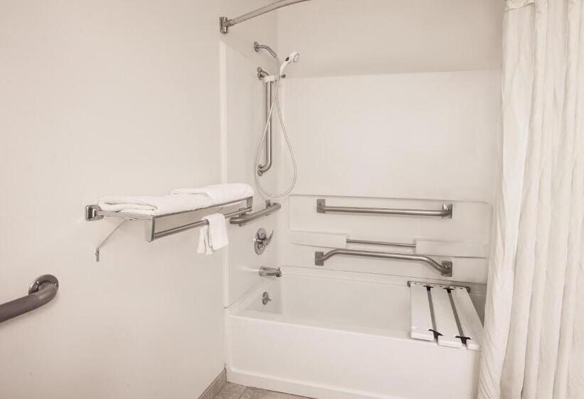 适合残疾人士使用的带超级大床的标准间, Super 8 By Wyndham Grove City