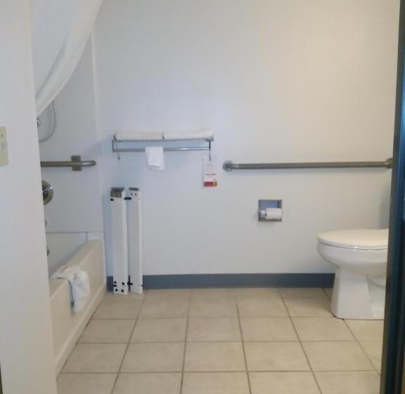 适合残疾人士使用的带超级大床的标准间, Super 8 By Wyndham Grove City