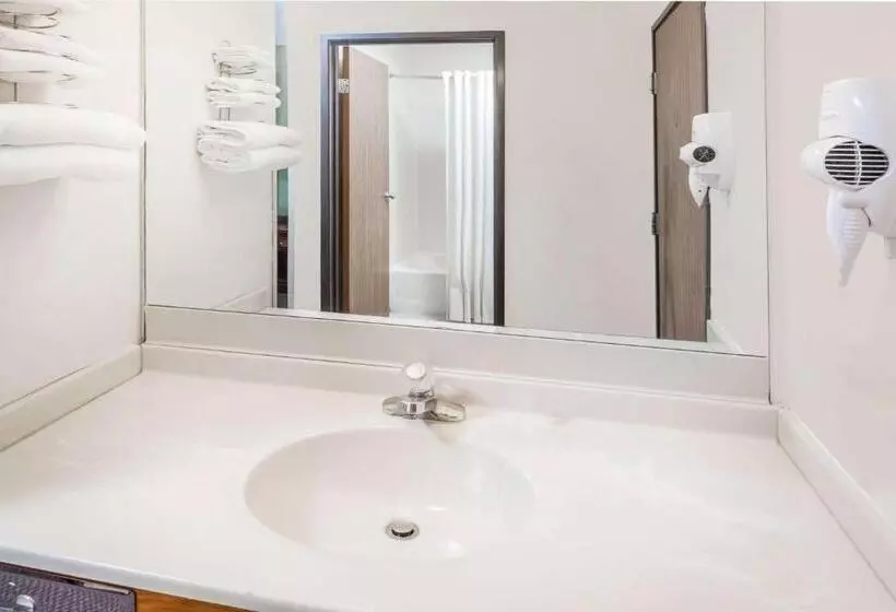 Standard-huone King-vuode, Super 8 By Wyndham Lincoln