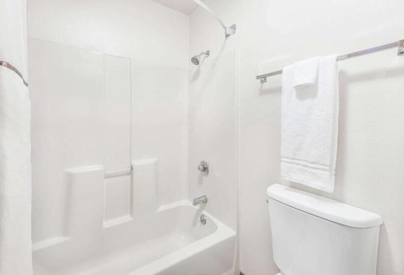 סטודיו סטנדרט, מיטה זוגית, Super 8 By Wyndham Marshall