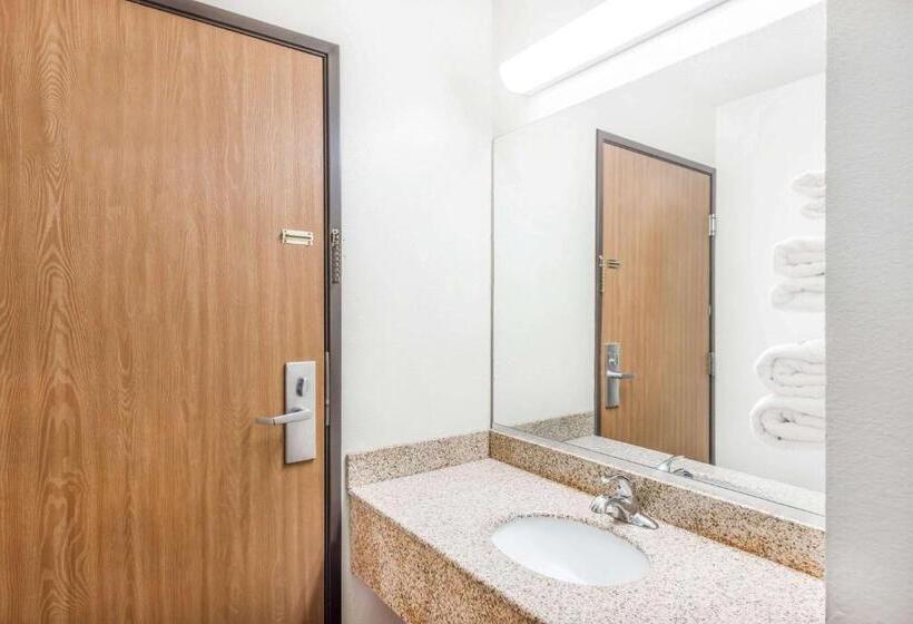 חדר סטנדרט עם מיטת קינג, Super 8 By Wyndham Marshall