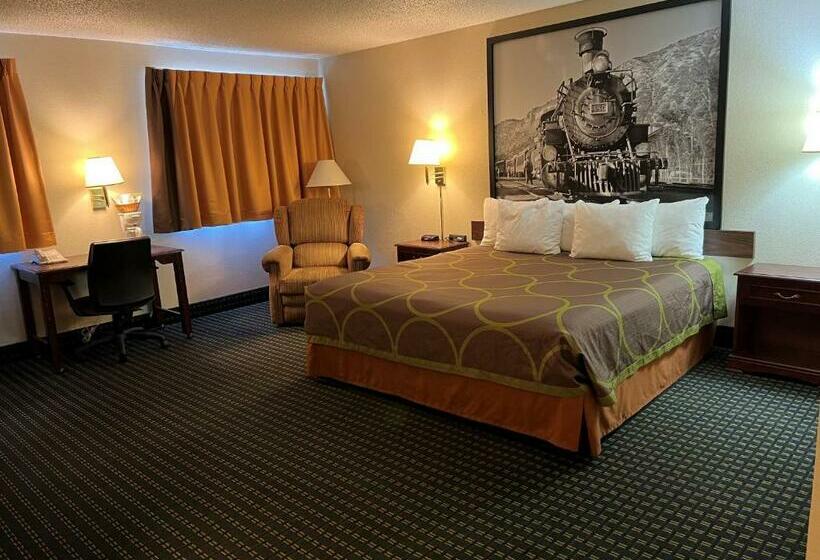 带大床的标准间, Super 8 By Wyndham Trinidad