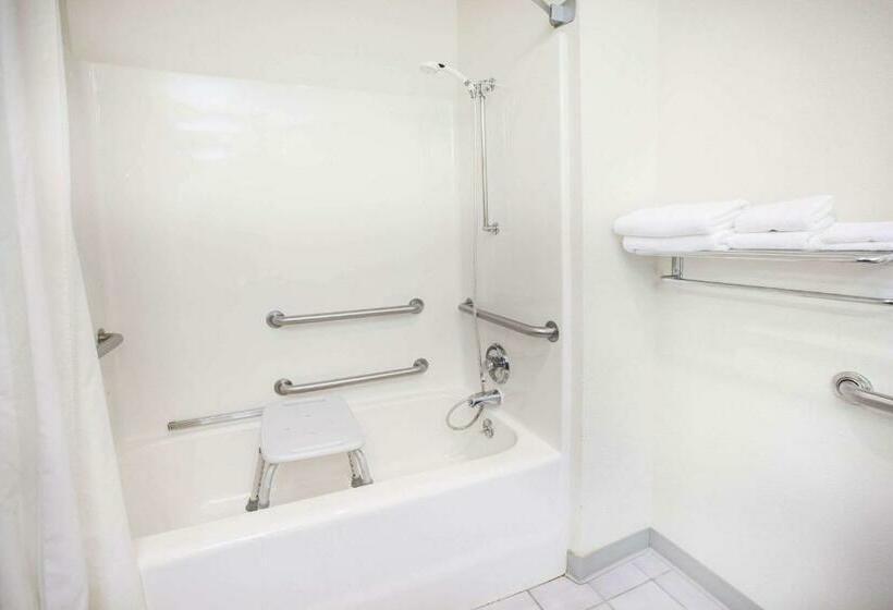 Deluxe Værelse, Super 8 By Wyndham West Branch