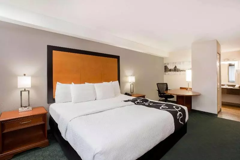 Standard-invahuone King-vuode, Super 8 By Wyndham Yorkville