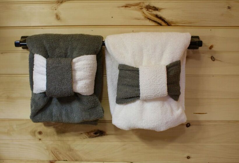 スイート, The Sundowner On Lake George