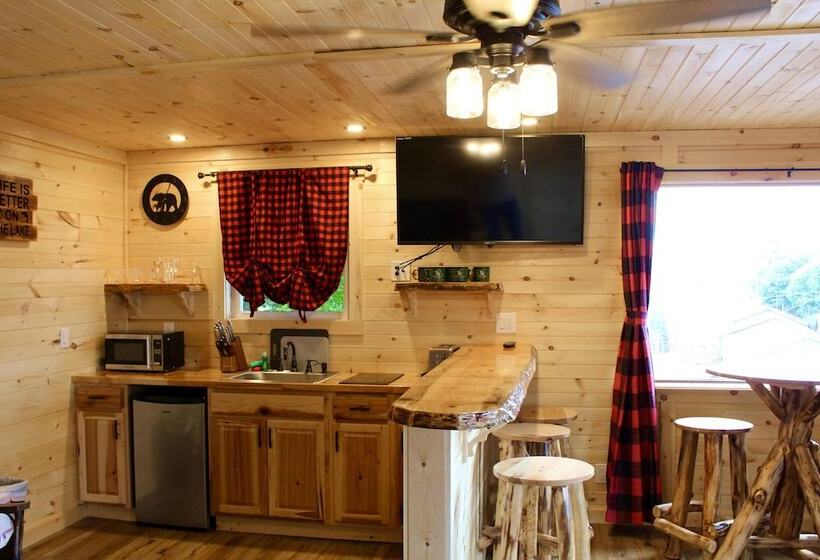 Люкс, The Sundowner On Lake George