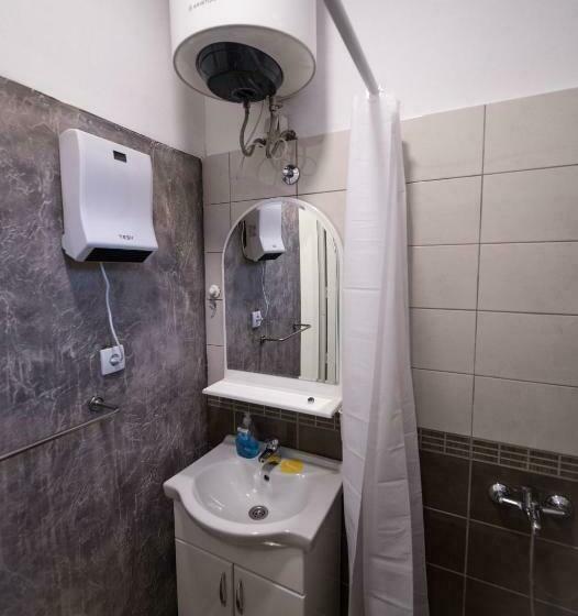 تختخواب در اتاق مشترک, Hostel Evropa