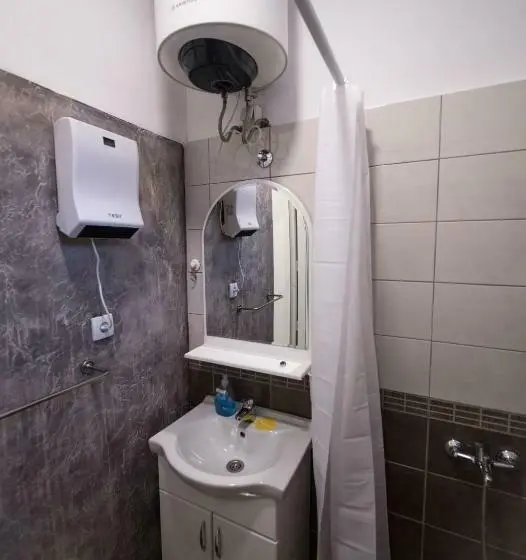 تختخواب در اتاق مشترک, Hostel Evropa