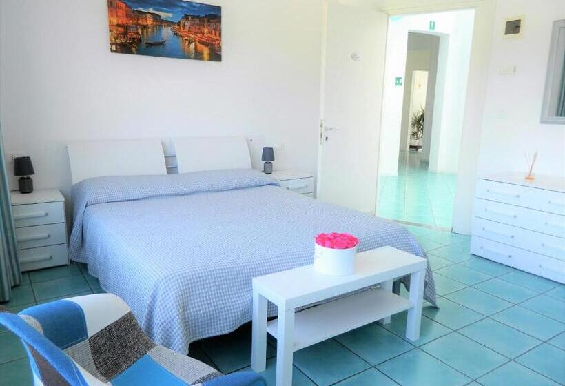 اتاق استاندارد سه نفره, Villa Marina