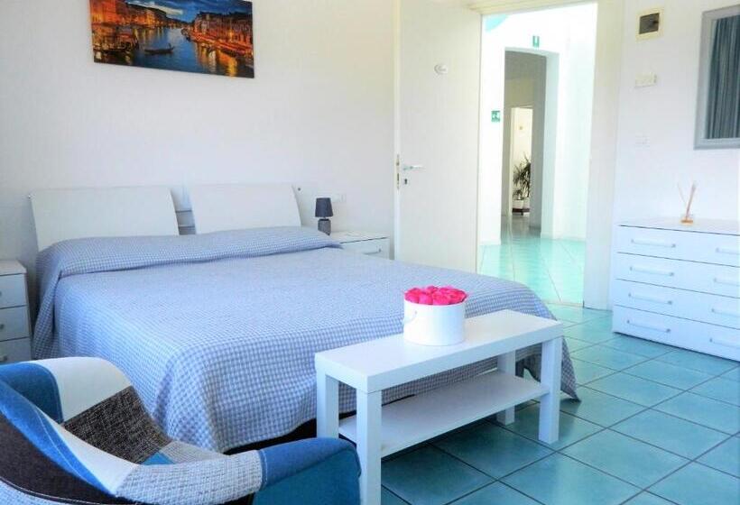 اتاق استاندارد سه نفره, Villa Marina