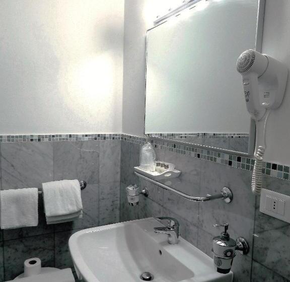 اتاق استاندارد سه نفره, Villa Marina