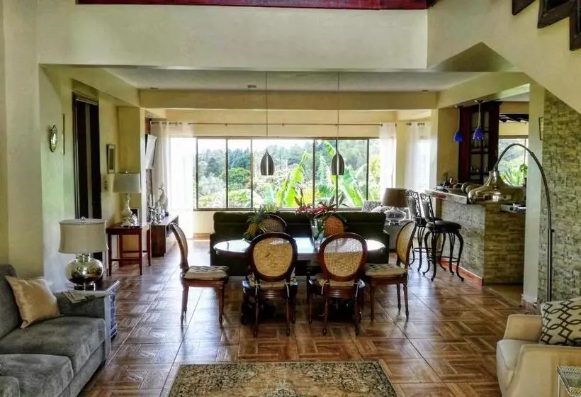 اتاق خانوادگی, Villa Alejandro