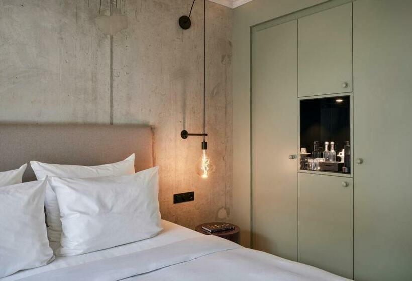 اتاق پرمیوم, Gekko House, Frankfurt, A Tribute Portfolio