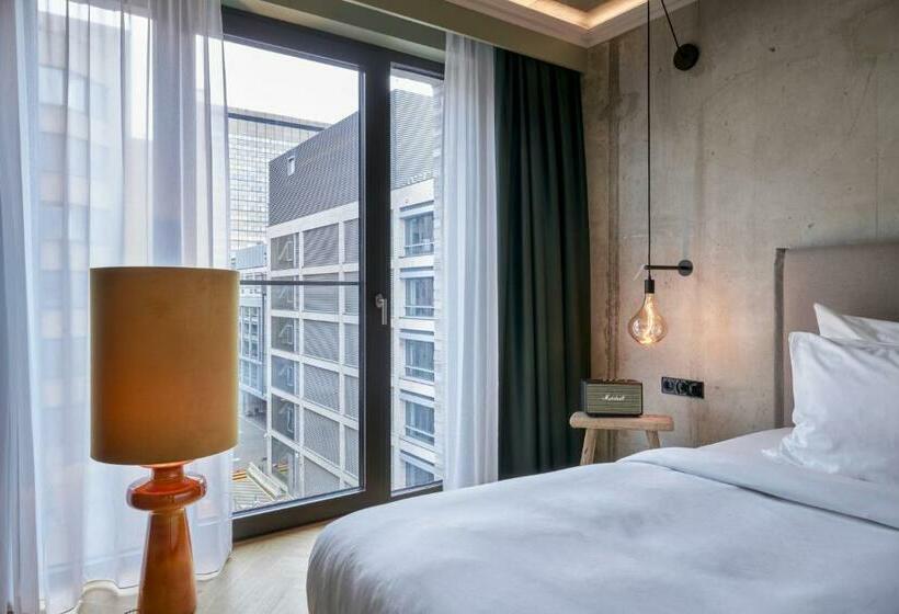 اتاق پرمیوم, Gekko House, Frankfurt, A Tribute Portfolio