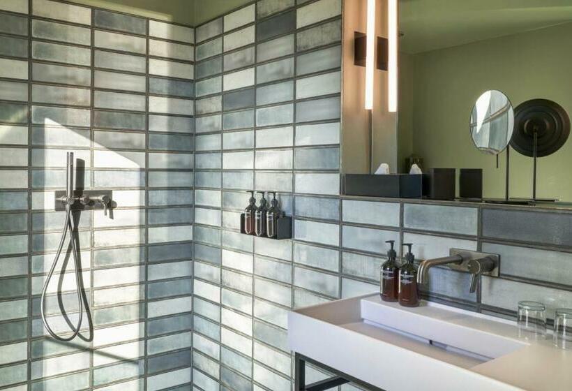 اتاق پرمیوم, Gekko House, Frankfurt, A Tribute Portfolio