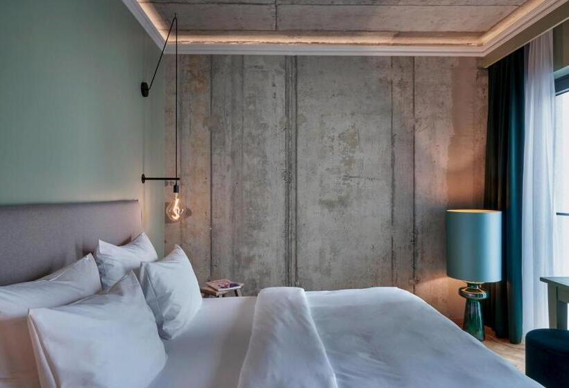 اتاق پرمیوم, Gekko House, Frankfurt, A Tribute Portfolio