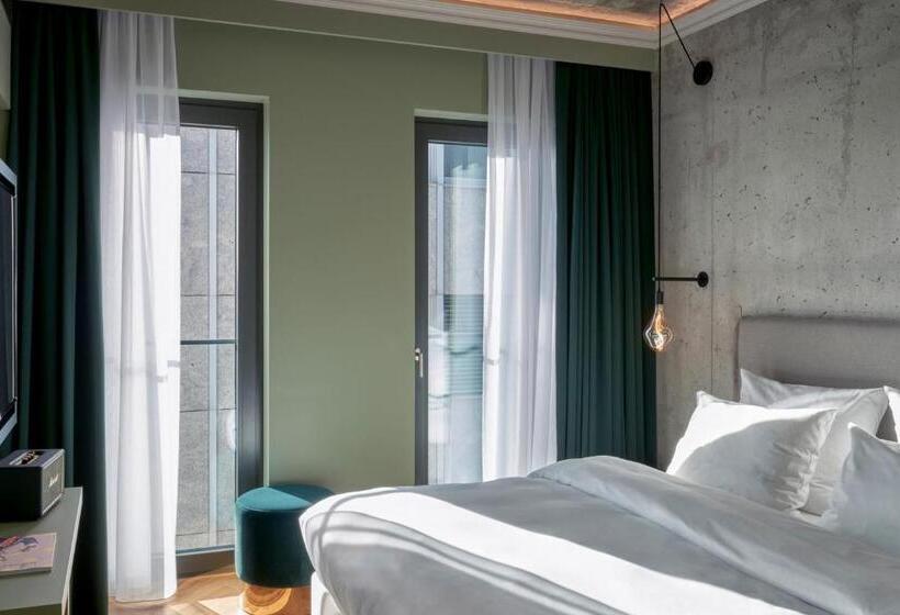 اتاق پرمیوم, Gekko House, Frankfurt, A Tribute Portfolio