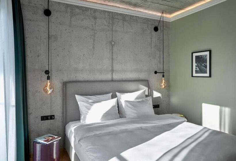 اتاق پرمیوم, Gekko House, Frankfurt, A Tribute Portfolio