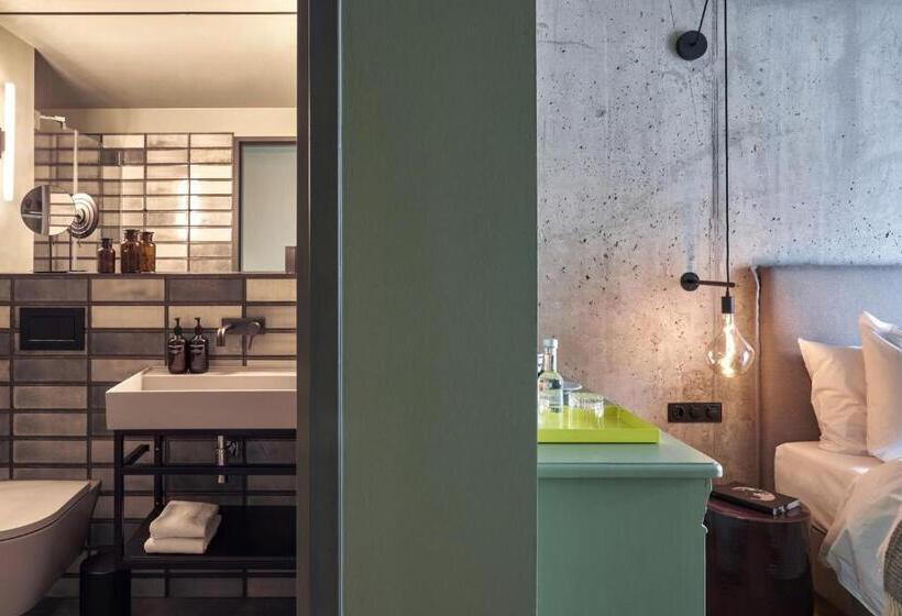 Superior Room City View