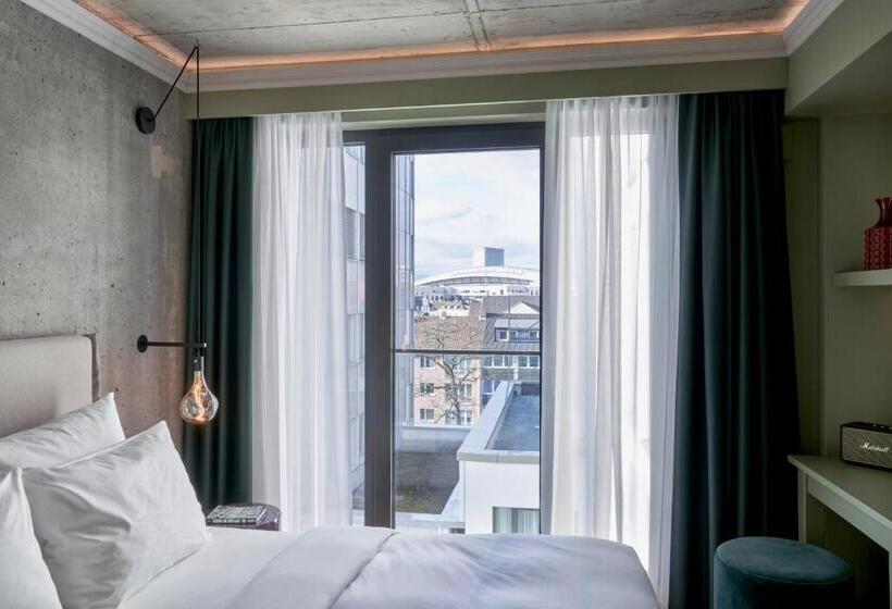 Superior Interior Room