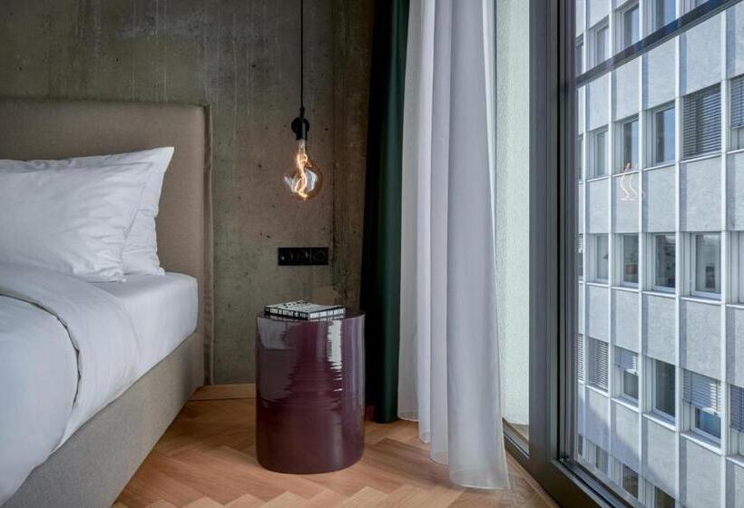 Superior Interior Room, Gekko House, Frankfurt, A Tribute Portfolio