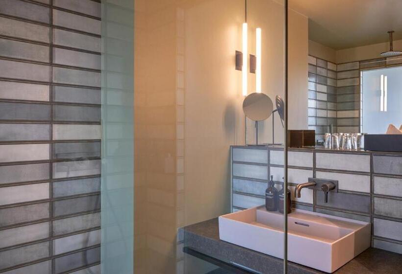 Junior Suite King Bed