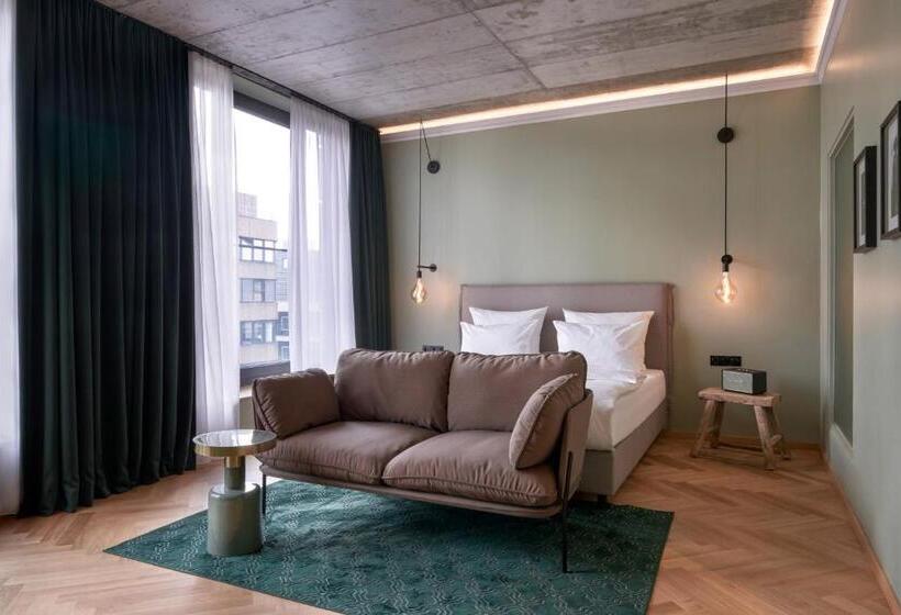 سوئیت جونیور با تخت بزرگ, Gekko House, Frankfurt, A Tribute Portfolio