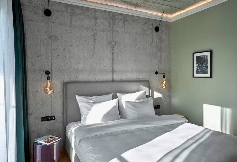 اتاق پرمیوم, Gekko House, Frankfurt, A Tribute Portfolio