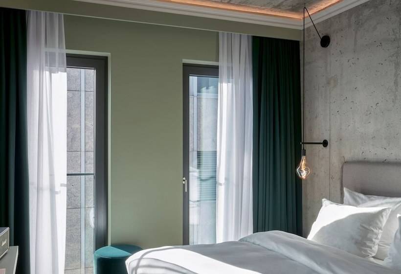 اتاق پرمیوم, Gekko House, Frankfurt, A Tribute Portfolio