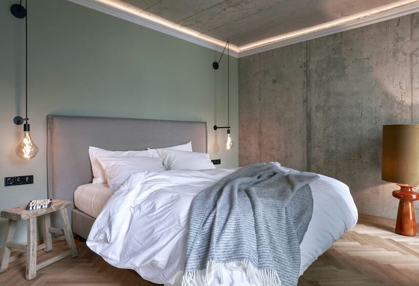 اتاق پرمیوم, Gekko House, Frankfurt, A Tribute Portfolio