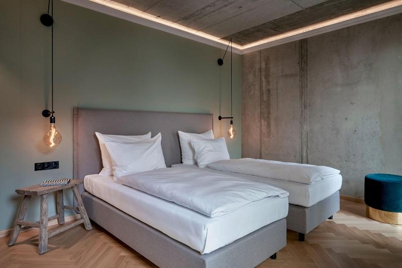 اتاق پرمیوم, Gekko House, Frankfurt, A Tribute Portfolio