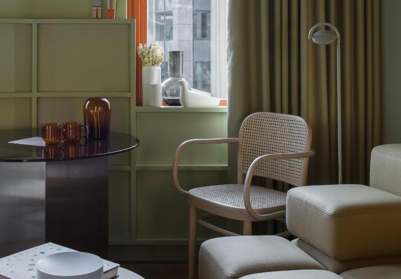 스탠다드 스튜디오, Locke At Broken Wharf