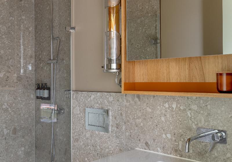 스탠다드 스튜디오, Locke At Broken Wharf