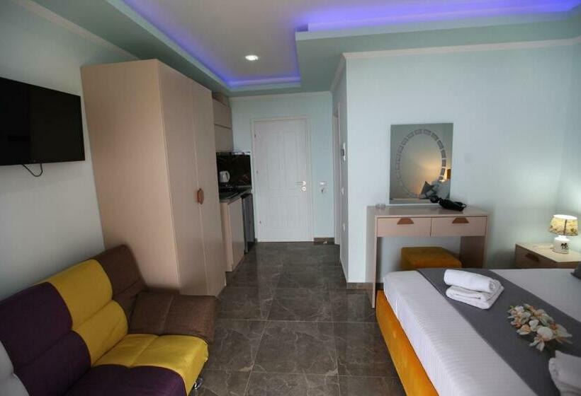 اتاق سه نفره دلوکس با چشم‌انداز دریا, Erviliano