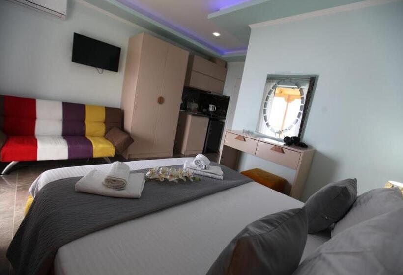 اتاق سه نفره دلوکس با چشم‌انداز دریا, Erviliano