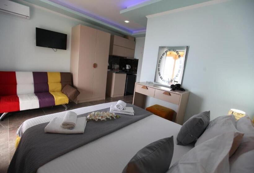 اتاق سه نفره دلوکس با چشم‌انداز دریا, Erviliano