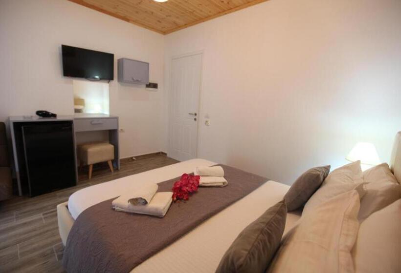 اتاق استاندارد سه نفره, Erviliano