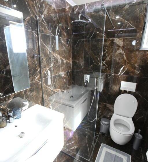 اتاق سه نفره دلوکس با چشم‌انداز دریا, Erviliano