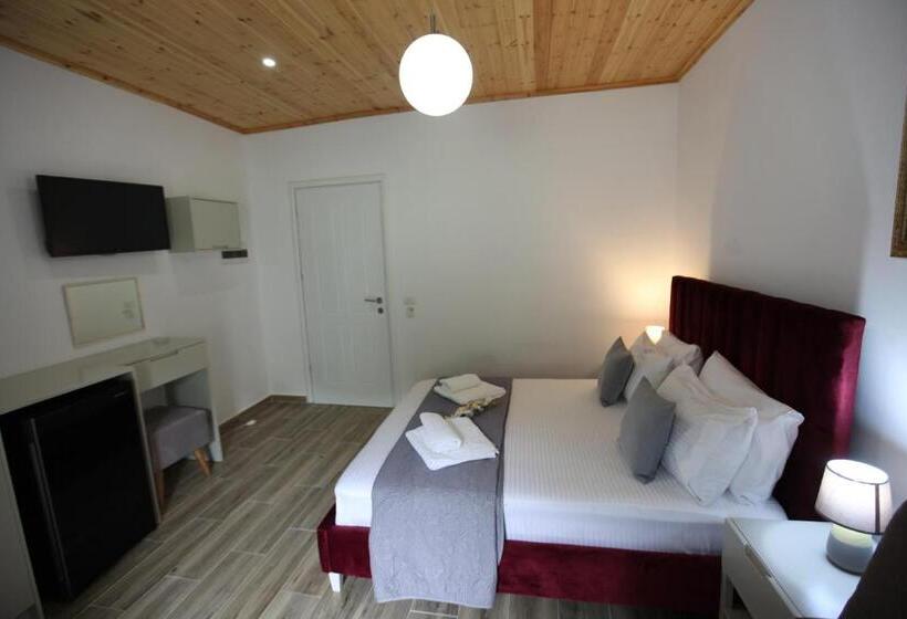 اتاق استاندارد سه نفره, Erviliano