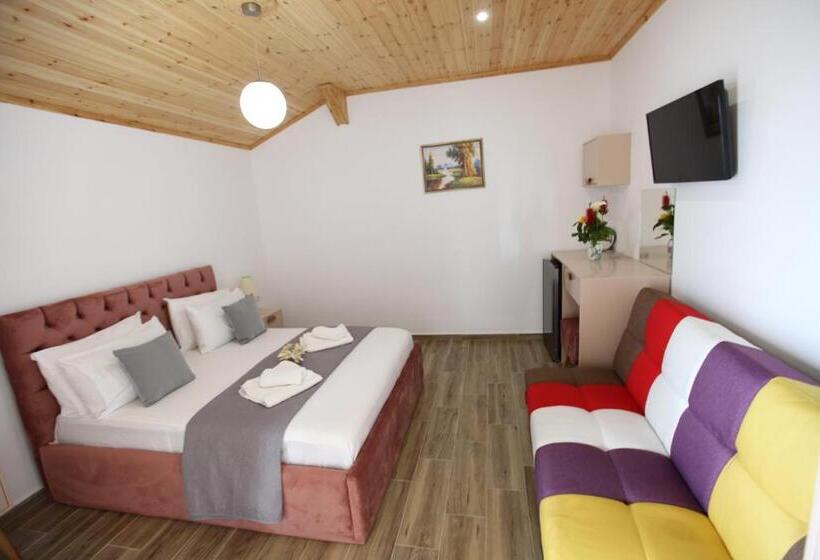 اتاق سه نفره دلوکس با چشم‌انداز دریا, Erviliano