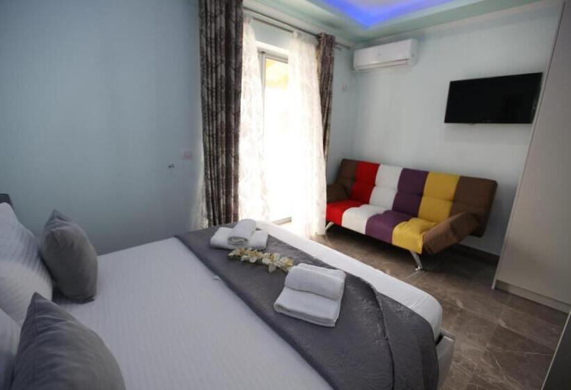 اتاق سه نفره دلوکس با چشم‌انداز دریا, Erviliano