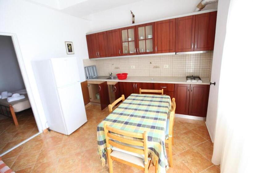 آپارتمان 1 خوابه همکف, Erviliano