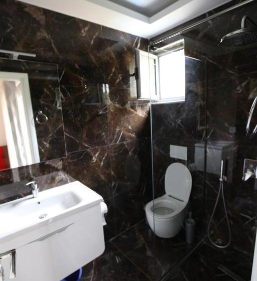 اتاق استاندارد سه نفره, Erviliano