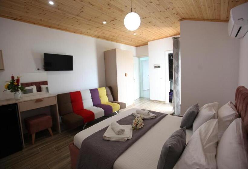 اتاق استاندارد سه نفره, Erviliano