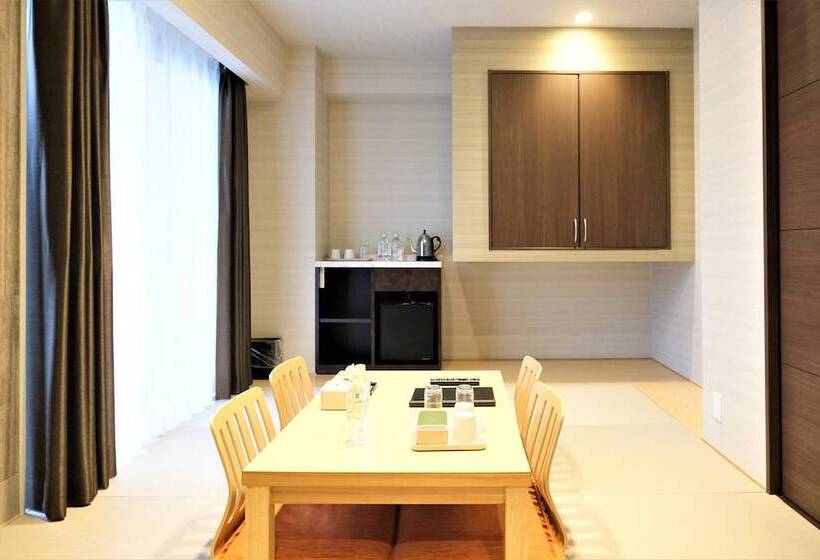 غرفة عائلية, Luxcare