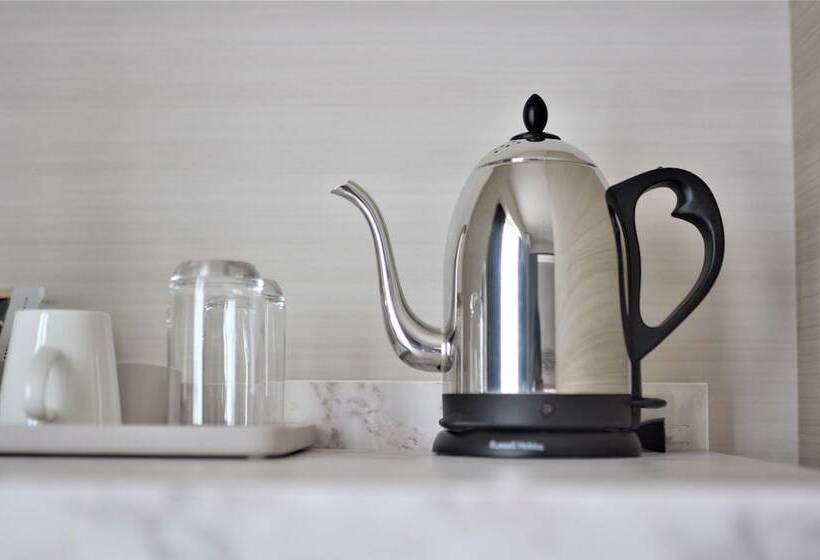 غرفة عائلية, Luxcare