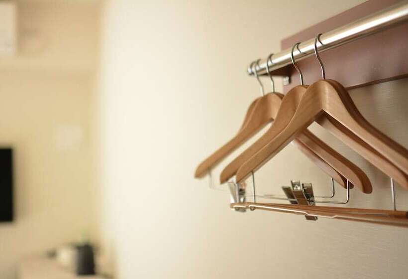 غرفة عائلية, Luxcare