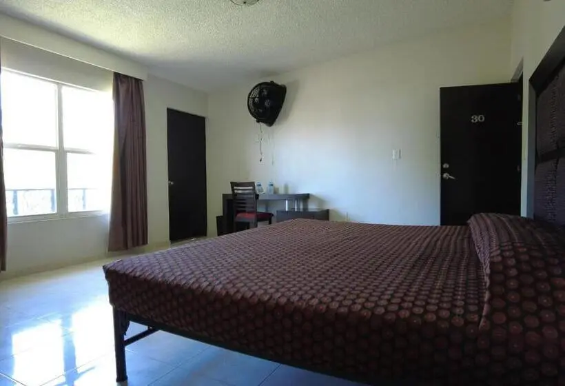 Deluxe Room, O Puente